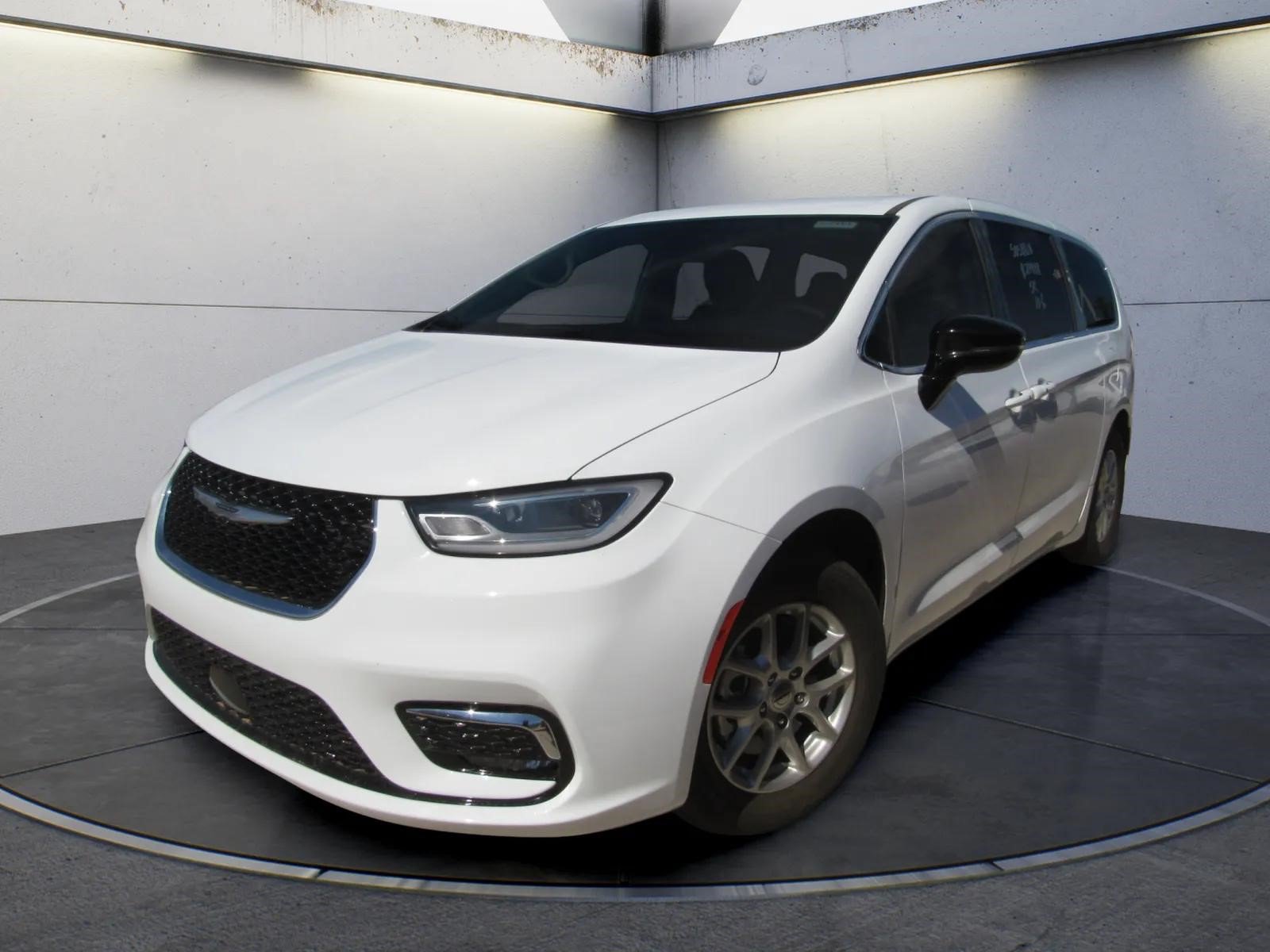 Used 2024 Chrysler Pacifica Touring-L FWD image 1