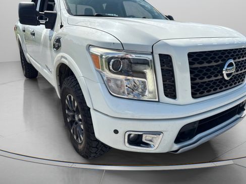 Used 2017 Nissan Titan PRO-4X w/ Pro-4x Convenience Package AWD/4WD image 2