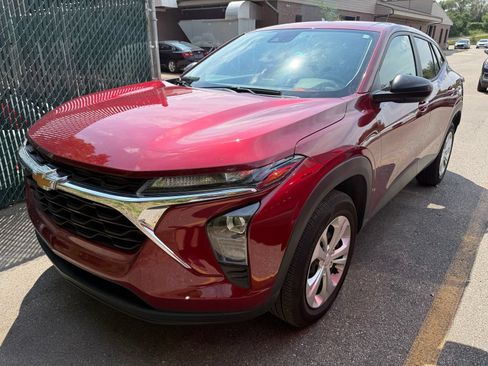 Used 2024 Chevrolet Trax LS FWD image 5