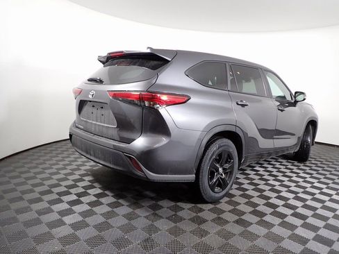 Used 2023 Toyota Highlander L FWD image 16