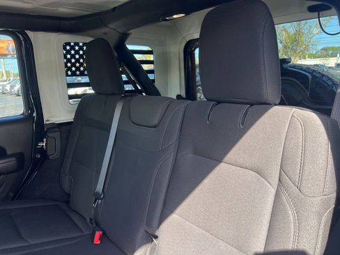 Used 2023 Jeep Wrangler Unlimited Sport image 11