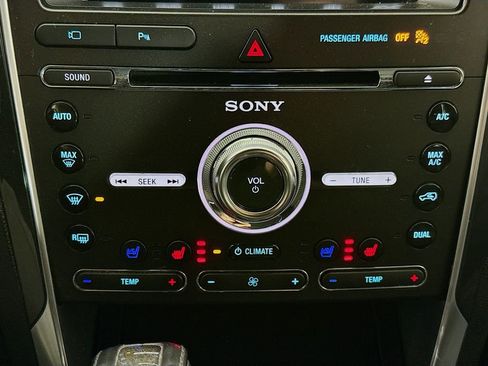 Used 2017 Ford Explorer Limited image 16