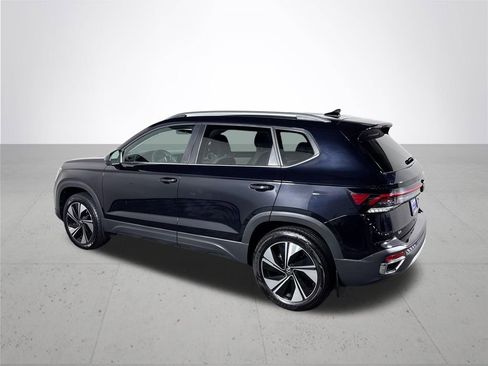 Used 2025 Volkswagen Taos SE image 8