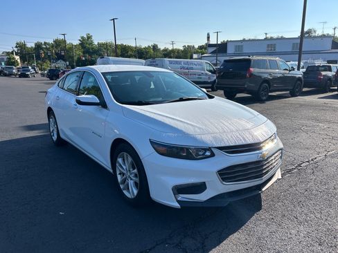 Used 2018 Chevrolet Malibu LT FWD image 3
