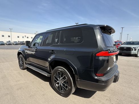 Used 2024 Lexus GX 550 GX 550 Premium+ w/ Accessory Package (2T) image 3