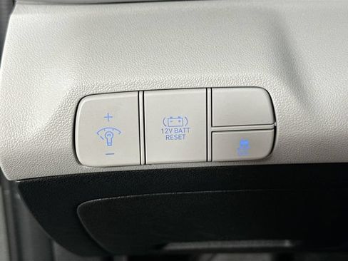 Used 2024 Hyundai Elantra Limited FWD image 25