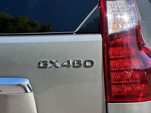 Used 2022 Lexus GX 460 Premium w/ Accessory Package AWD/4WD image 37
