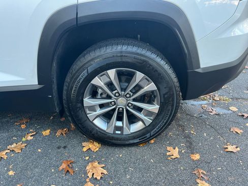 Used 2025 Chevrolet Equinox LT image 25