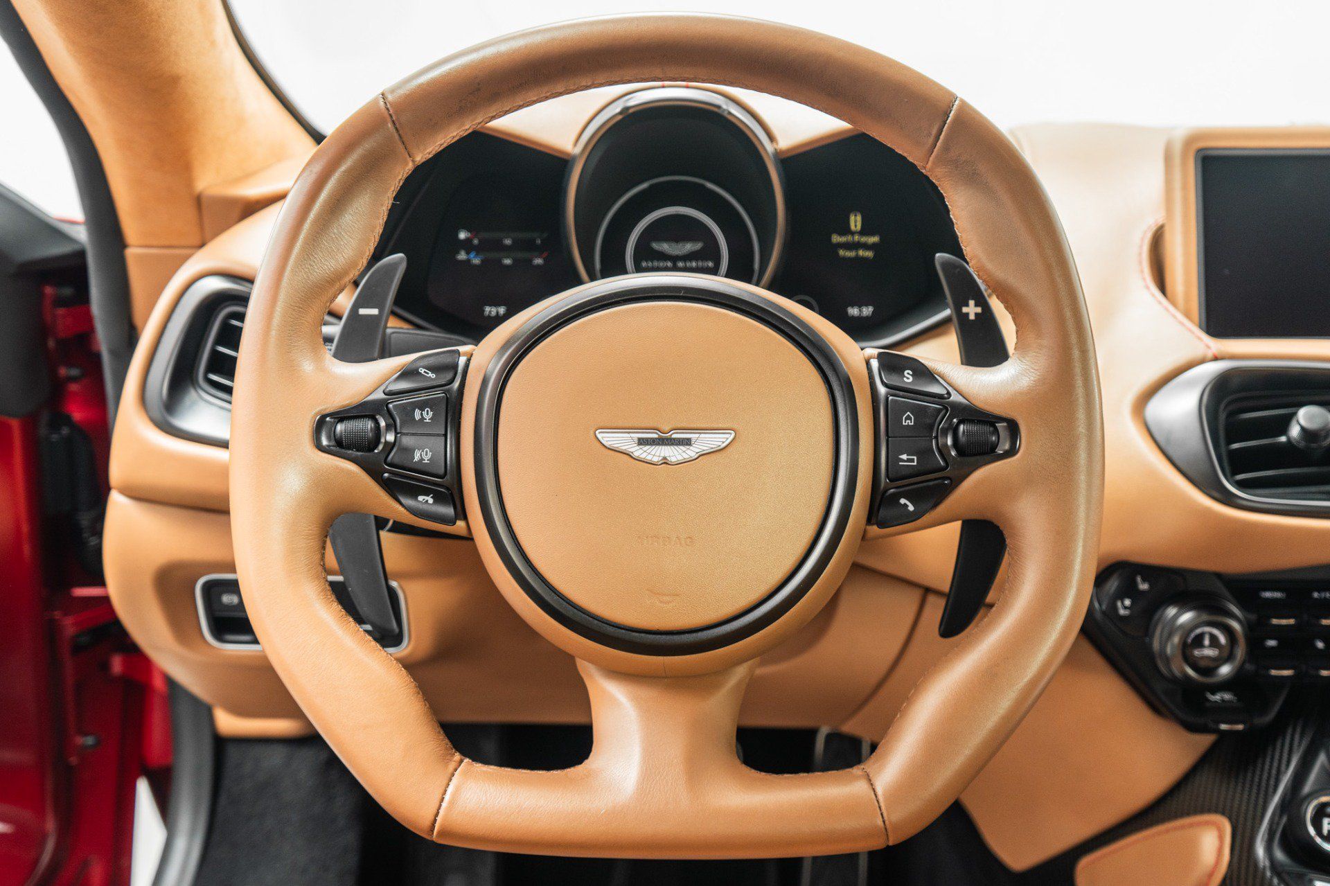 Used 2023 Aston Martin V8 Vantage Coupe RWD image 15