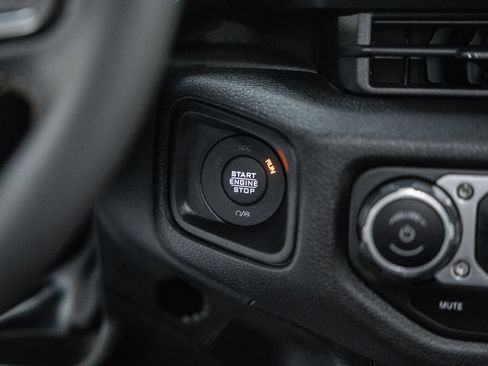Used 2024 Jeep Wrangler Unlimited w/ Convenience Group AWD/4WD image 28