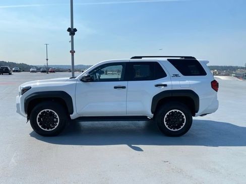 Used 2025 Toyota 4Runner TRD Off-Road Premium AWD/4WD image 4