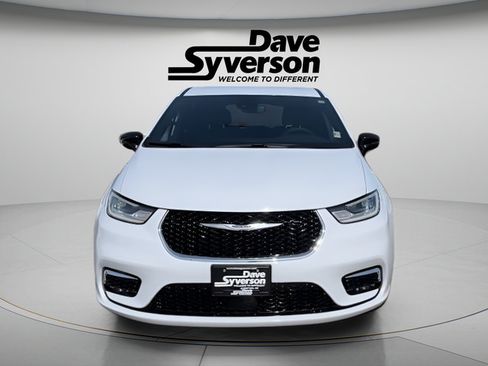 New 2026 Chrysler Pacifica Select AWD/4WD image 8
