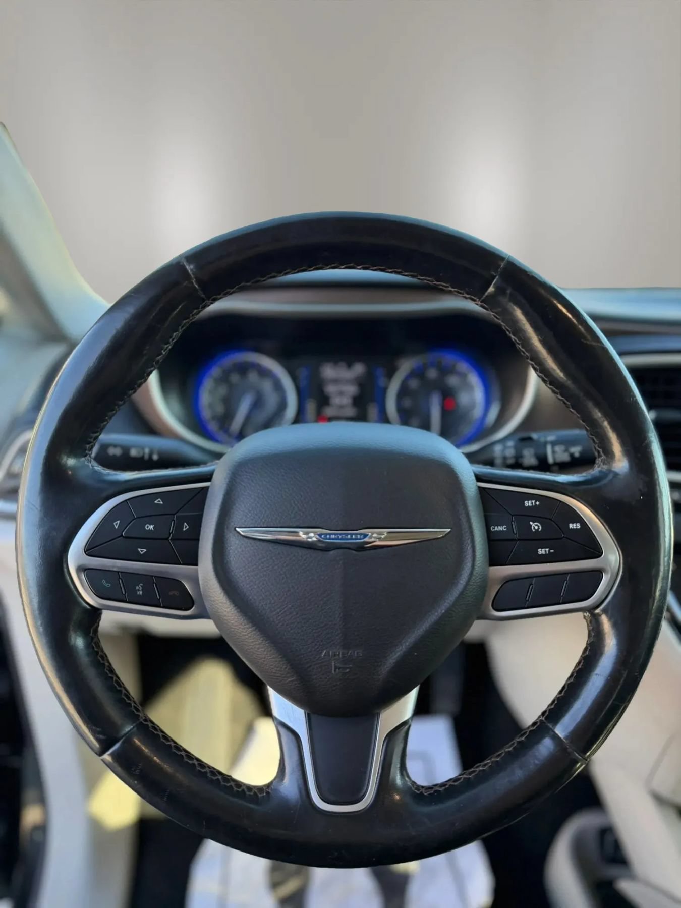 Used 2019 Chrysler Pacifica Touring-L FWD image 13