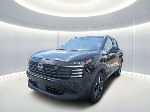 Used 2025 Nissan Kicks SR image 8