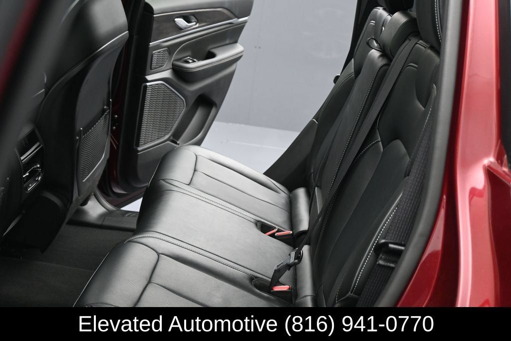 Used 2025 Jeep Grand Cherokee Overland w/ Adv Protech Group III AWD/4WD image 19