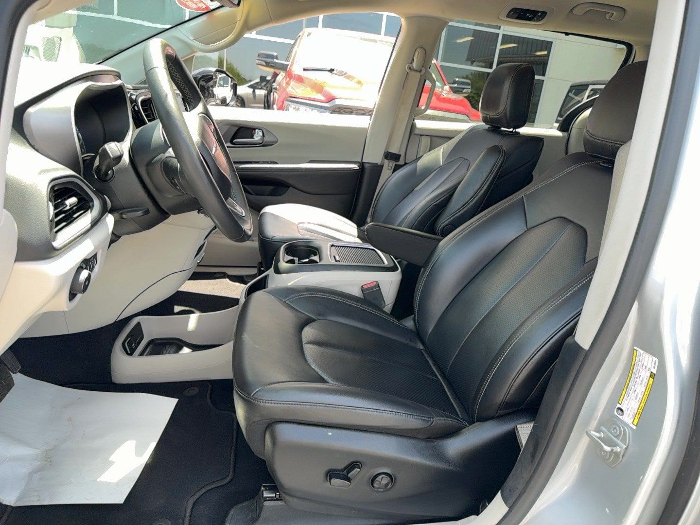 Certified 2024 Chrysler Pacifica Touring-L FWD image 13
