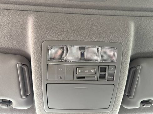 Used 2012 Toyota Highlander Limited w/ Tow Pkg AWD/4WD image 20