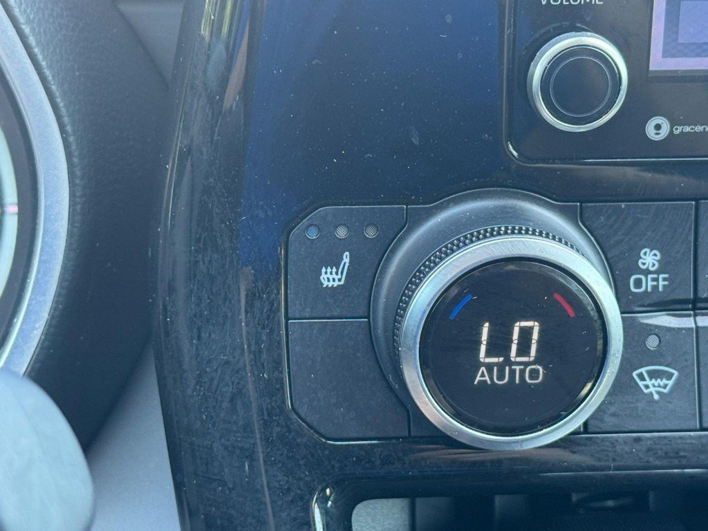 Used 2022 Toyota Highlander XLE AWD/4WD image 32