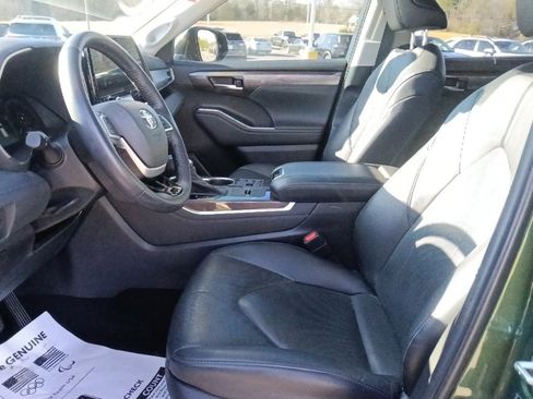 Used 2023 Toyota Highlander Limited image 15