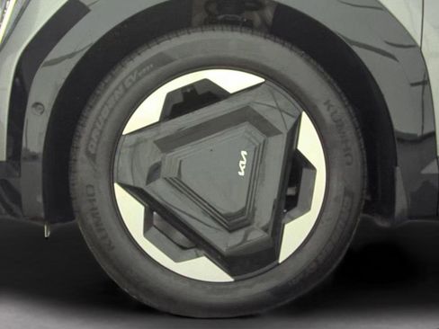 Used 2024 Kia EV9 Land image 9