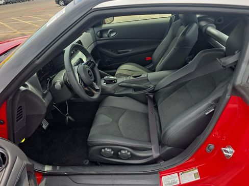 Certified 2025 Nissan Z Performance w/ Floor Mat Package RWD image 8