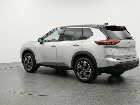 Used 2025 Nissan Rogue SV FWD image 5