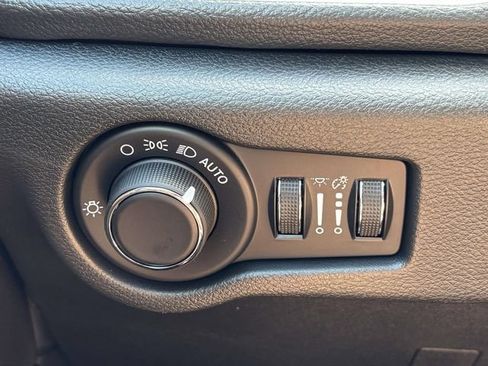 New 2027 Chrysler Pacifica Select AWD/4WD image 21