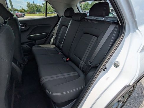 Used 2024 Hyundai Venue SEL image 18