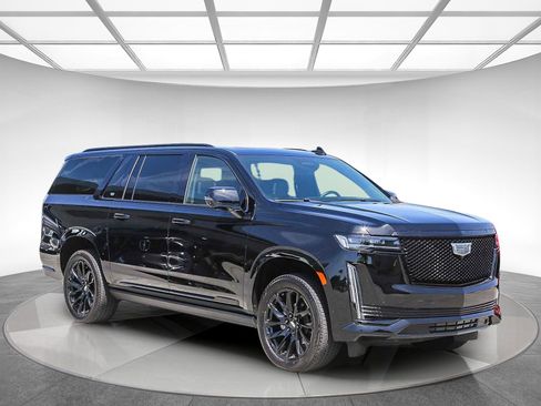 Used 2024 Cadillac Escalade ESV Sport Platinum w/ LPO, ONYX Package AWD/4WD image 5