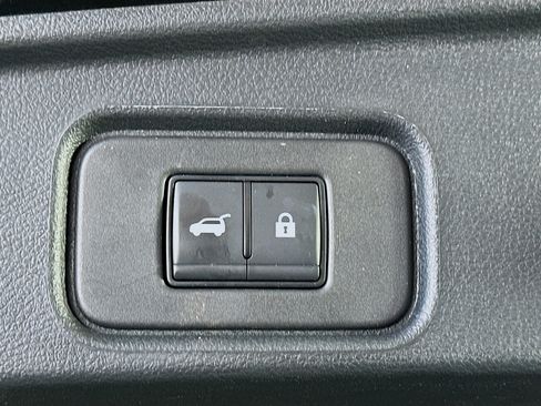 Used 2024 Nissan Pathfinder SL FWD image 32
