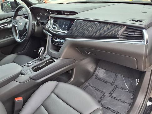 Used 2025 Cadillac XT6 Premium Luxury FWD image 8