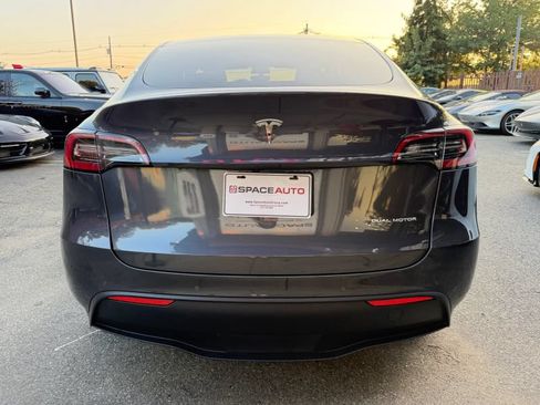 Used 2022 Tesla Model Y Long Range AWD/4WD image 7