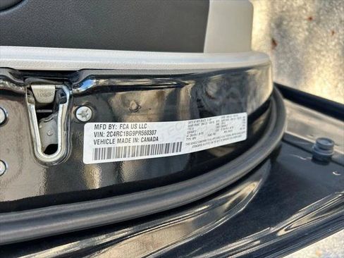 Certified 2023 Chrysler Pacifica Touring-L FWD image 48