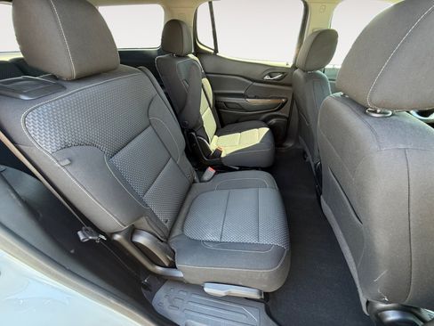 Used 2022 GMC Acadia SLE FWD image 18