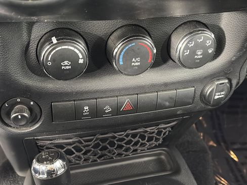 Used 2017 Jeep Wrangler Unlimited Sport w/ Quick Order Package 24S AWD/4WD image 21