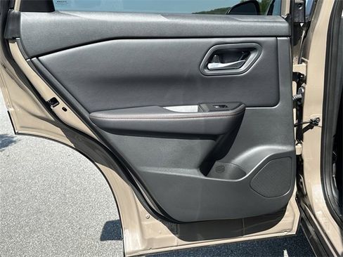 Certified 2025 Nissan Rogue SV image 23