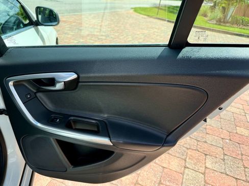 Used 2016 Volvo S60 T5 Premier image 17