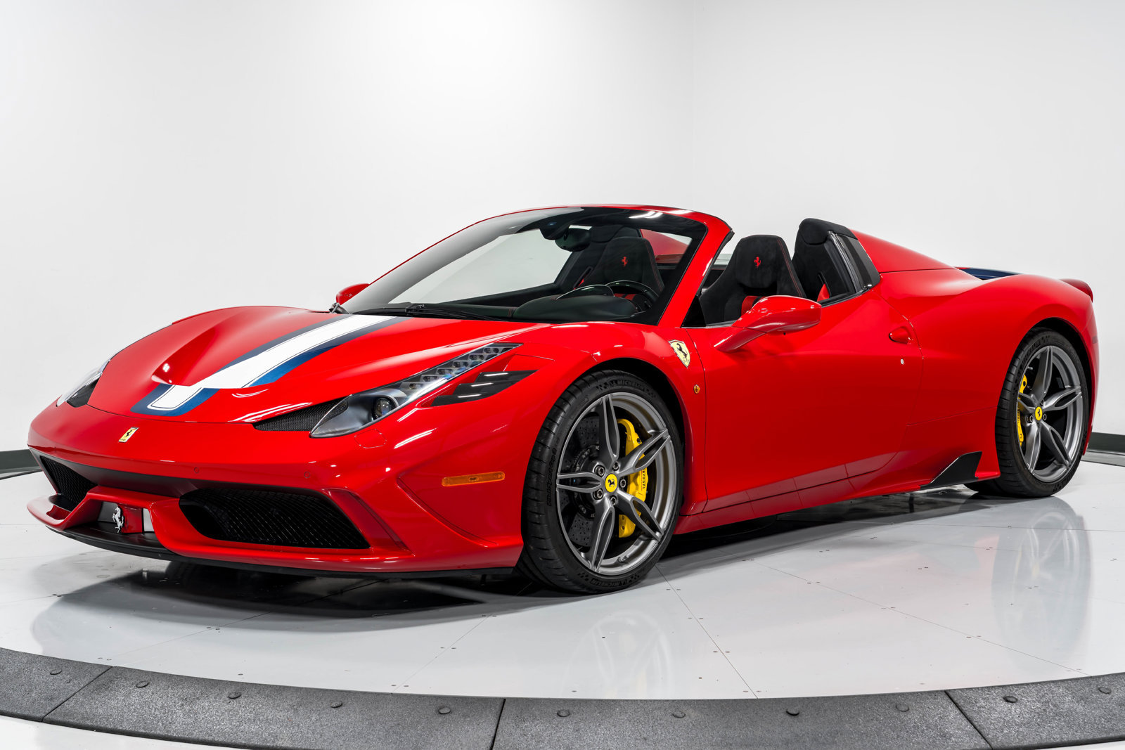 Used 2015 Ferrari 458 Speciale A RWD image 7