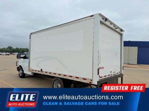 Used 2020 Chevrolet Express 3500 w/ Driver Convenience Package RWD image 5