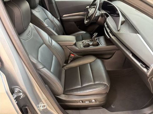 Used 2025 Cadillac XT4 Premium Luxury FWD image 22