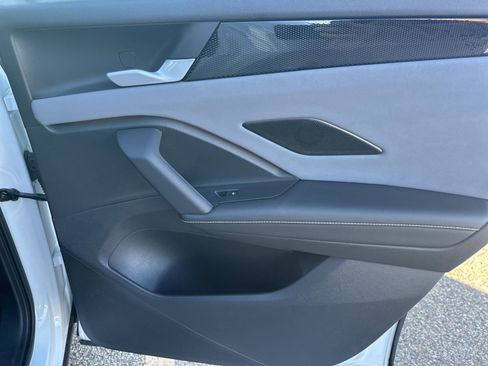 Certified 2025 Volkswagen Tiguan SE image 36