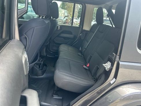 Used 2020 Jeep Wrangler Unlimited Sahara AWD/4WD image 30