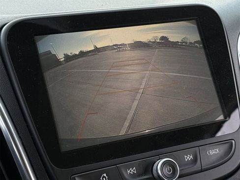 Used 2018 Chevrolet Equinox Premier image 16