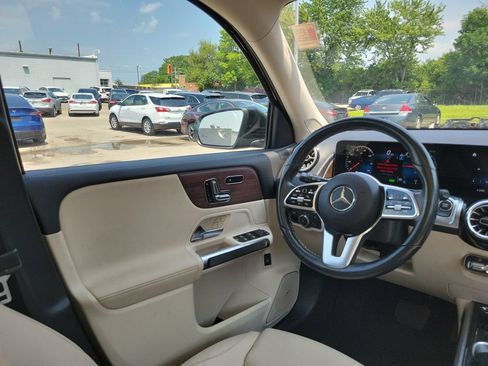 Used 2023 Mercedes-Benz EQB 300 4MATIC w/ Pinnacle Package image 8