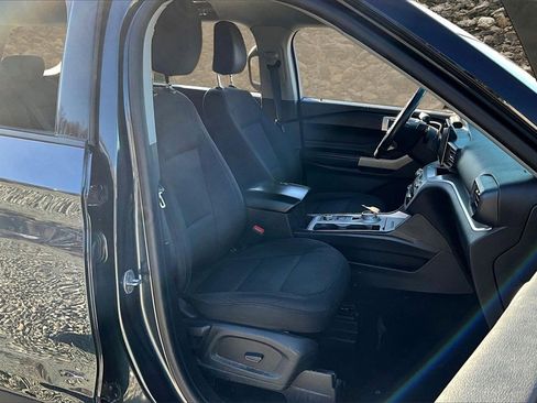 Used 2023 Ford Explorer XLT image 7