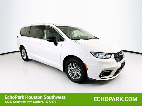 Used 2024 Chrysler Pacifica Touring-L image 1