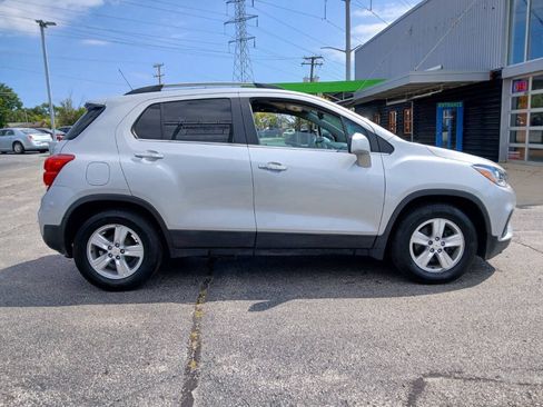 Used 2020 Chevrolet Trax LT w/ LT Convenience Package FWD image 4