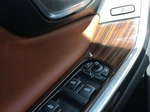 Used 2015 Volvo V60 T5 Platinum image 25