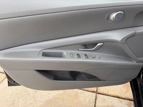 Used 2023 Hyundai Elantra SEL w/ Preferred Accessory Package FWD image 13