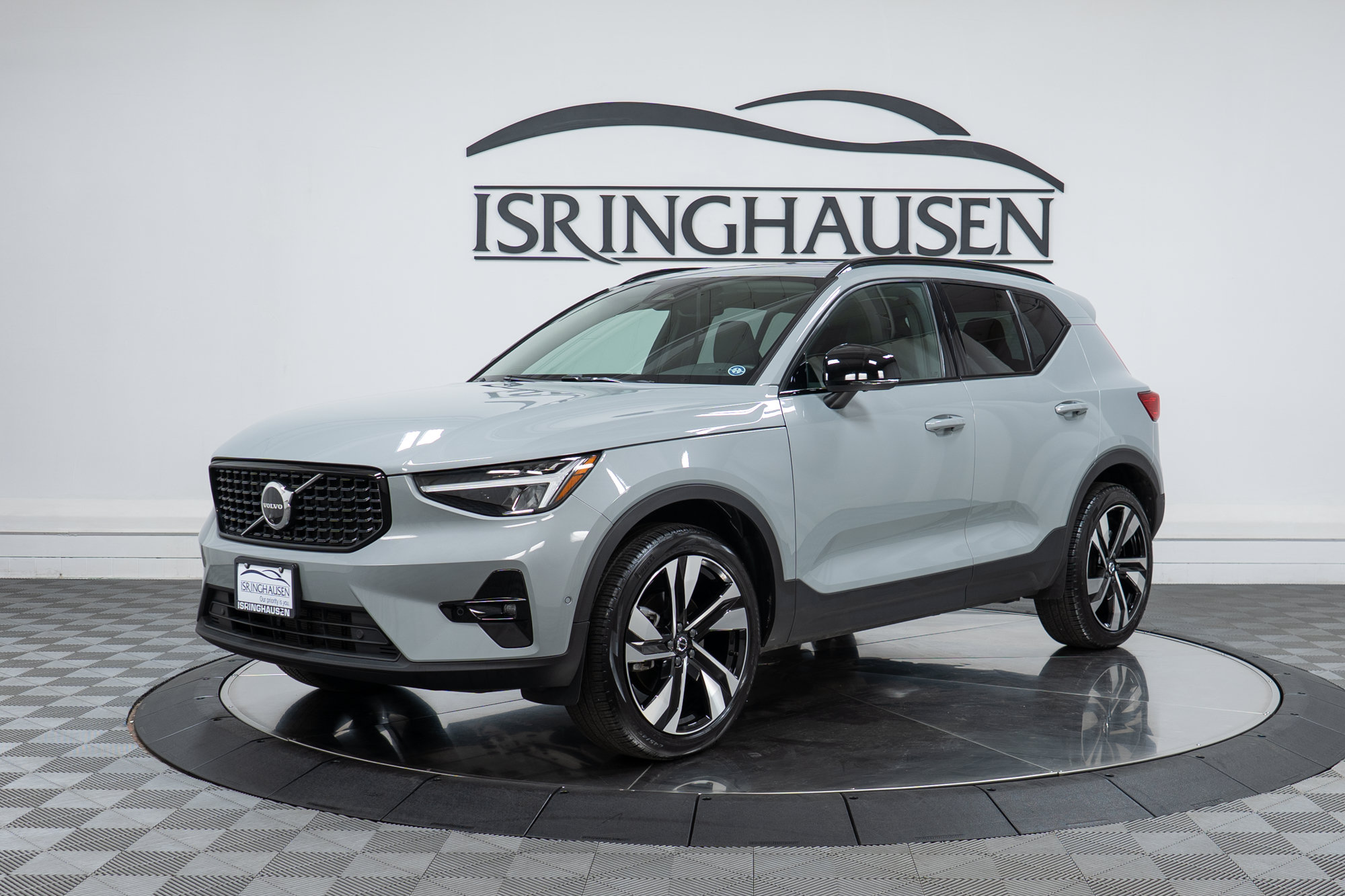Certified 2025 Volvo XC40 B5 Plus AWD/4WD image 1